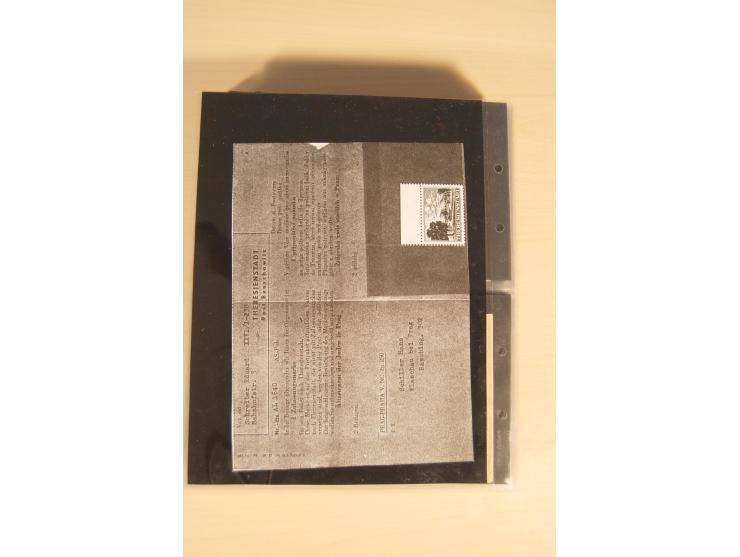 JUDAIKA: 1880/1960 (ca.), interessante Sammlung mit vielen Briefen und Karten, Geldscheinen, Dokumenten etc., dabei Holy Land