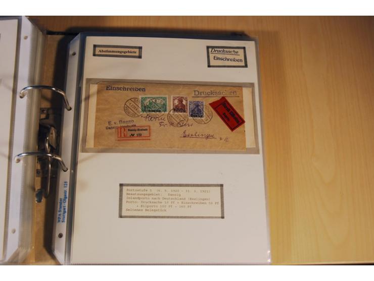 1885/1993, 9-bändige Sammlung "Eingeschriebene Drucksachen" mit insgesamt 370 Briefen, Karten und Streifbändern; vertreten is