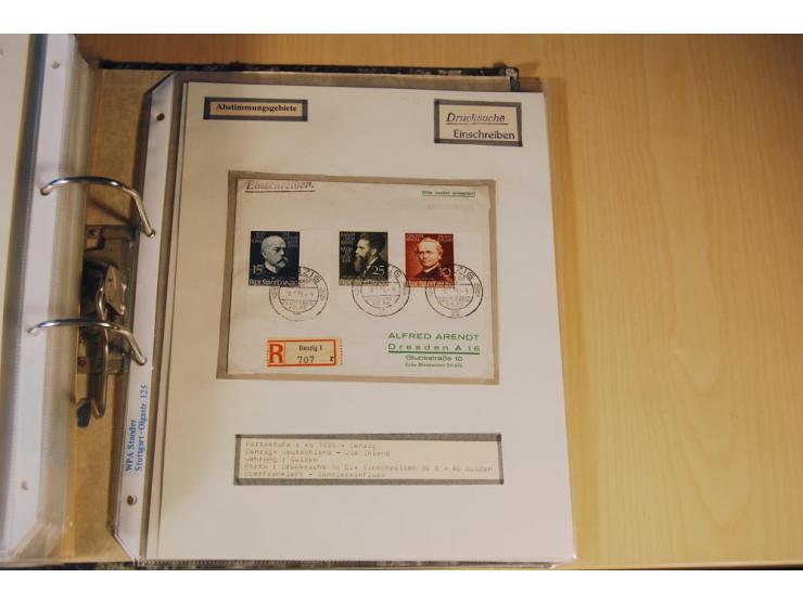 1885/1993, 9-bändige Sammlung "Eingeschriebene Drucksachen" mit insgesamt 370 Briefen, Karten und Streifbändern; vertreten is