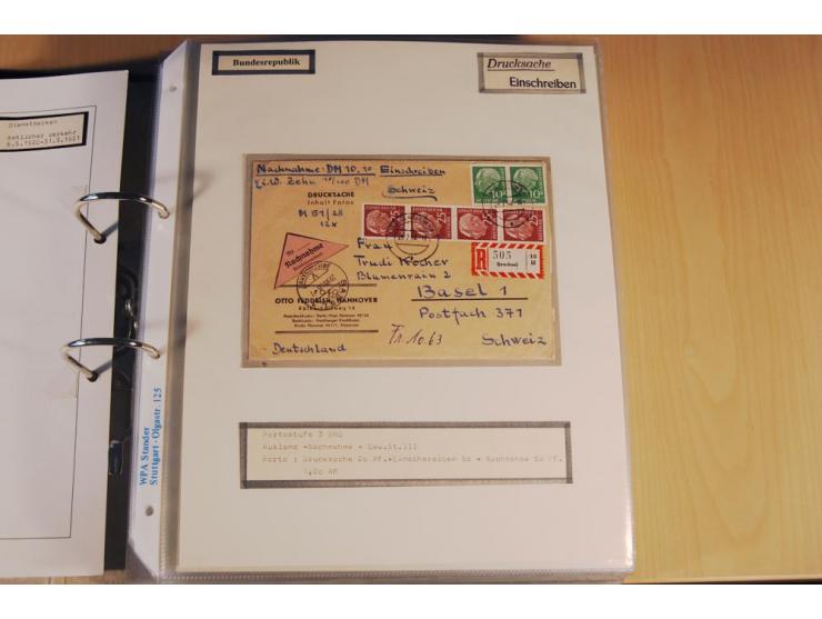 1885/1993, 9-bändige Sammlung "Eingeschriebene Drucksachen" mit insgesamt 370 Briefen, Karten und Streifbändern; vertreten is