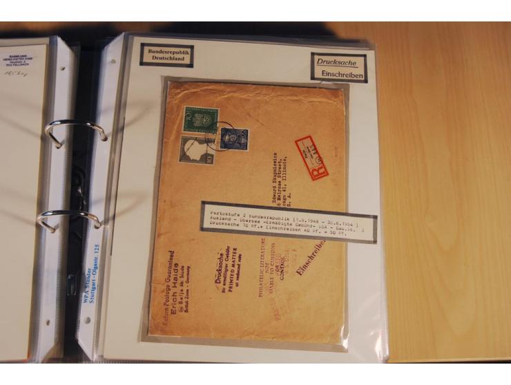 1885/1993, 9-bändige Sammlung "Eingeschriebene Drucksachen" mit insgesamt 370 Briefen, Karten und Streifbändern; vertreten is