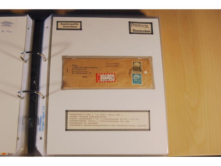 1885/1993, 9-bändige Sammlung "Eingeschriebene Drucksachen" mit insgesamt 370 Briefen, Karten und Streifbändern; vertreten is