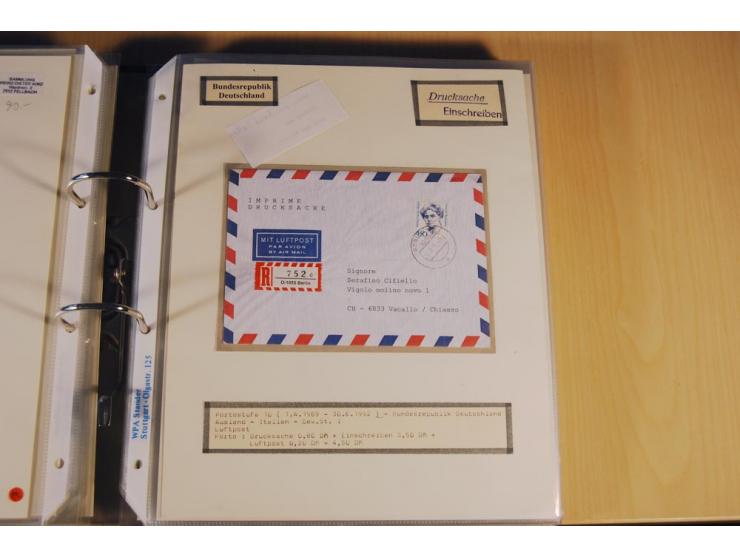 1885/1993, 9-bändige Sammlung "Eingeschriebene Drucksachen" mit insgesamt 370 Briefen, Karten und Streifbändern; vertreten is