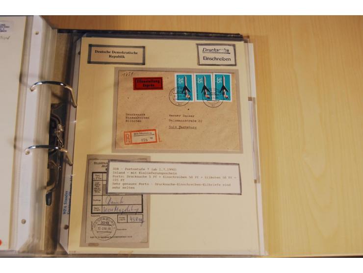 1885/1993, 9-bändige Sammlung "Eingeschriebene Drucksachen" mit insgesamt 370 Briefen, Karten und Streifbändern; vertreten is