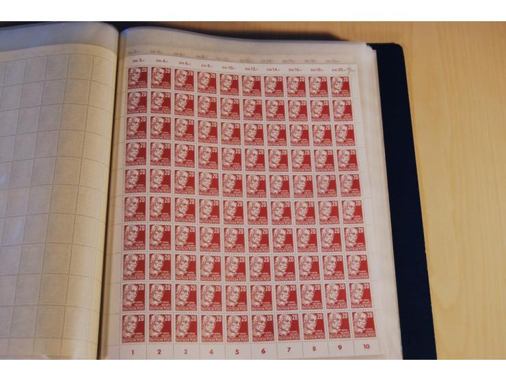 1950/53, postfrischer Bogenposten Freimarken Pieck, Persönlichkeiten und Fünfjahrplan, meist in kompletten Schalterbogen (Mi.
