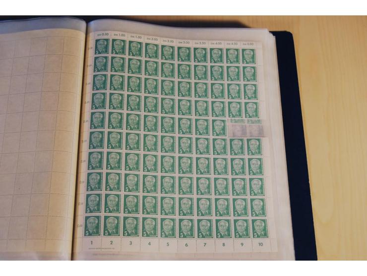1950/53, postfrischer Bogenposten Freimarken Pieck, Persönlichkeiten und Fünfjahrplan, meist in kompletten Schalterbogen (Mi.