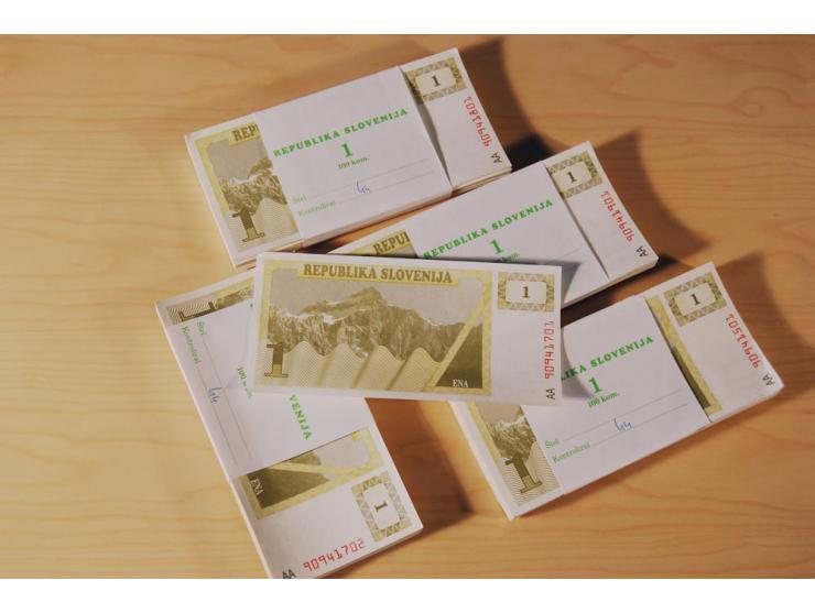 BANKNOTEN: 1983/91 (ca.) über 8000 druckfrische Banknoten, überwiegend China und Kroatien