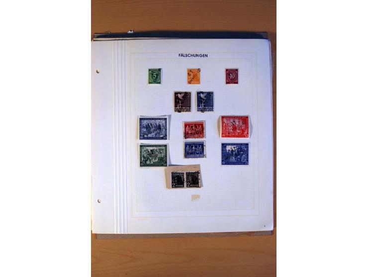 BEZIRKSHANDSTEMPEL: Interessante Sammlung auf selbstgestalteten Albenblättern in 2 Alben, dabei viele Besonderheiten, Briefe 