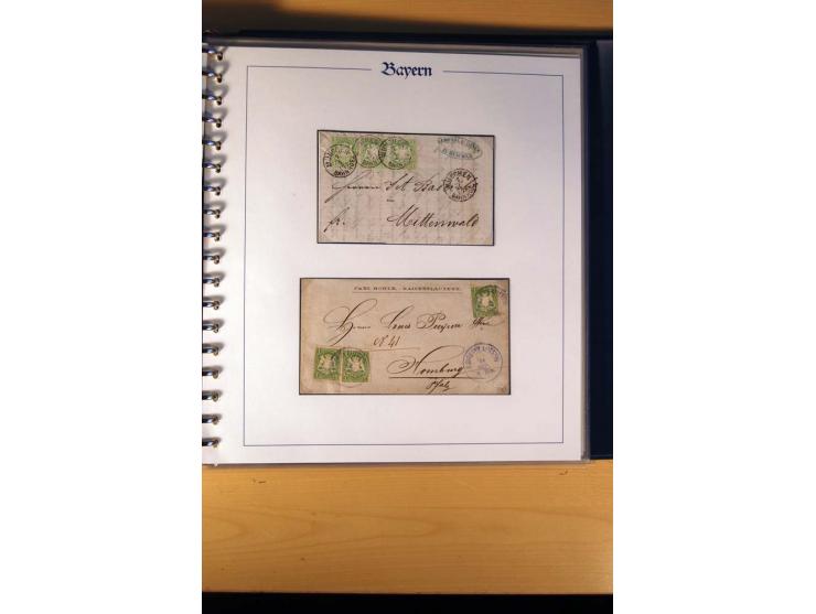 1870/75, zweibändige Spezialsammlung der gezähnten Wappenausgaben in Kreuzerwährung, gestempelt und überwiegend auf Briefen g