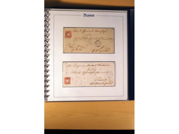 1870/75, zweibändige Spezialsammlung der gezähnten Wappenausgaben in Kreuzerwährung, gestempelt und überwiegend auf Briefen g