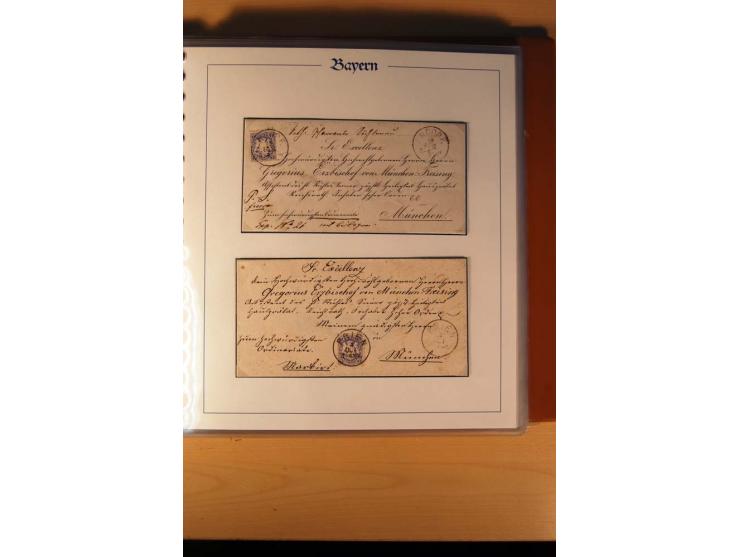 1870/75, zweibändige Spezialsammlung der gezähnten Wappenausgaben in Kreuzerwährung, gestempelt und überwiegend auf Briefen g