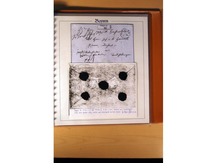 1870/75, zweibändige Spezialsammlung der gezähnten Wappenausgaben in Kreuzerwährung, gestempelt und überwiegend auf Briefen g