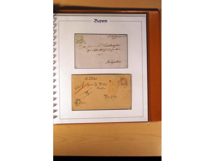1870/75, zweibändige Spezialsammlung der gezähnten Wappenausgaben in Kreuzerwährung, gestempelt und überwiegend auf Briefen g