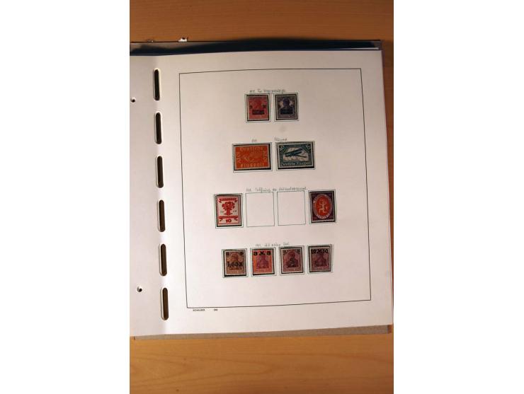 1872/1923, ungebrauchte Sammlung mit einigen postfrischen incl. Dienst, dazu etliche Ganzsachen, Brustschilde teils kein Orig