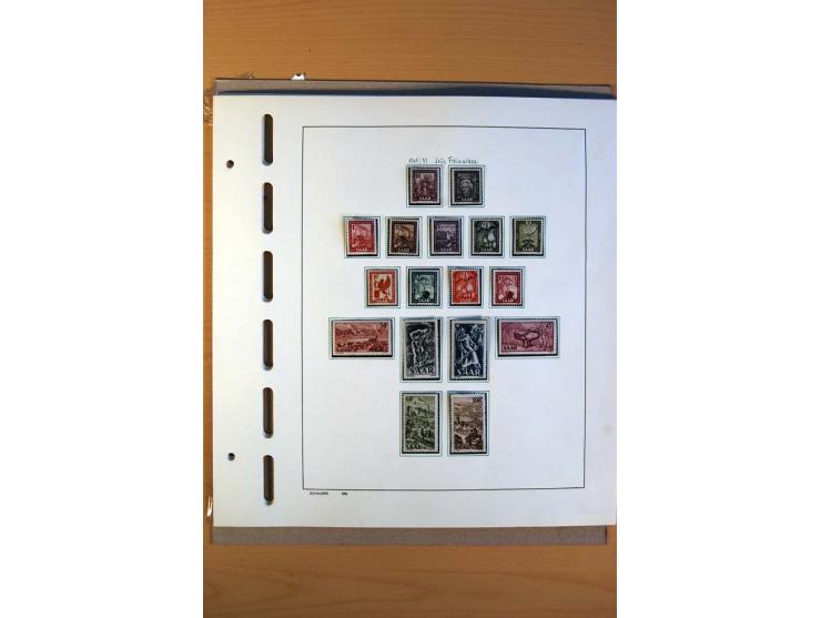 1920/59, ungebrauchte und bis auf Mi.-Nr. 18-31, 128-34 und wenige weitere kpl. Sammlung incl. Dienst