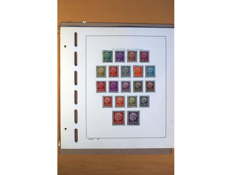 1920/59, ungebrauchte und bis auf Mi.-Nr. 18-31, 128-34 und wenige weitere kpl. Sammlung incl. Dienst