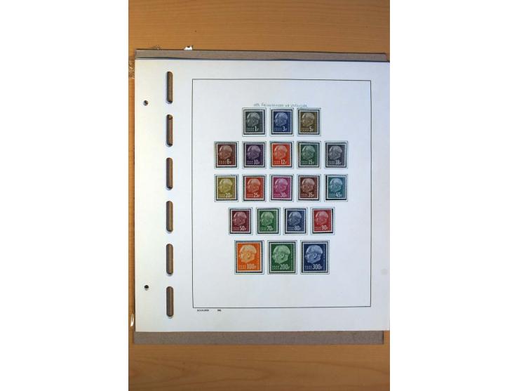 1920/59, ungebrauchte und bis auf Mi.-Nr. 18-31, 128-34 und wenige weitere kpl. Sammlung incl. Dienst