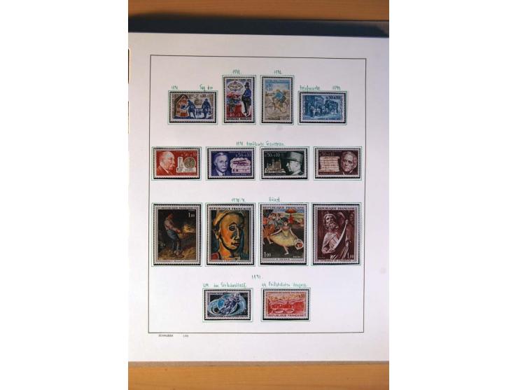 1900/75, ungebrauchte und postfrische Sammlung mit vielen besseren Werten, dabei Mi.-Nr. 96-100, 152, 220-21,  239, 241-42, 2