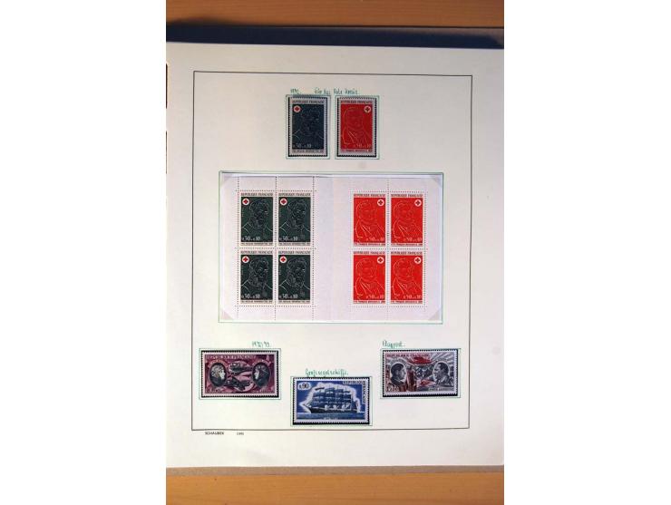 1900/75, ungebrauchte und postfrische Sammlung mit vielen besseren Werten, dabei Mi.-Nr. 96-100, 152, 220-21,  239, 241-42, 2