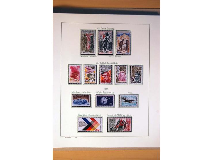 1900/75, ungebrauchte und postfrische Sammlung mit vielen besseren Werten, dabei Mi.-Nr. 96-100, 152, 220-21,  239, 241-42, 2