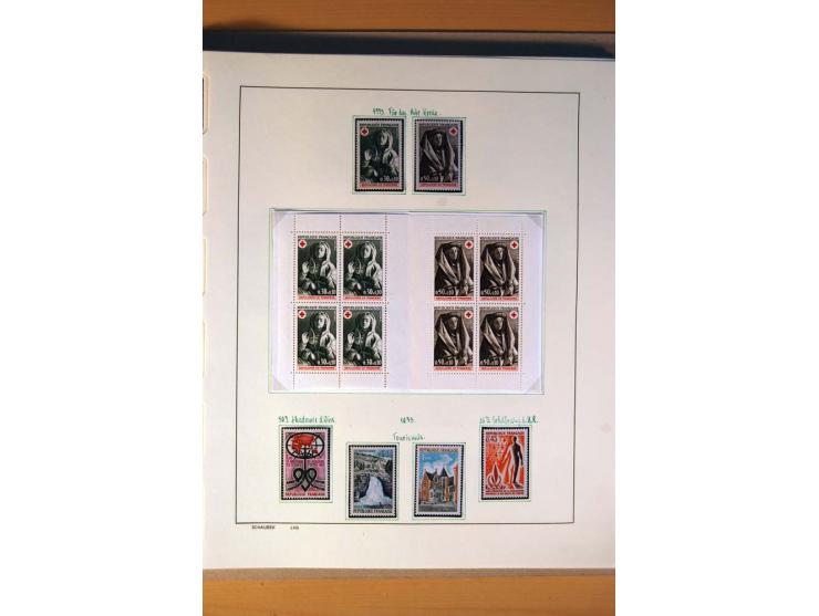 1900/75, ungebrauchte und postfrische Sammlung mit vielen besseren Werten, dabei Mi.-Nr. 96-100, 152, 220-21,  239, 241-42, 2