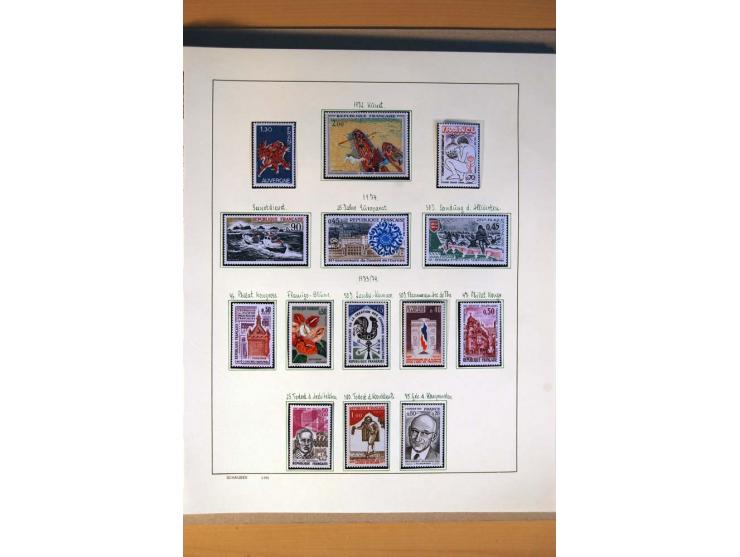 1900/75, ungebrauchte und postfrische Sammlung mit vielen besseren Werten, dabei Mi.-Nr. 96-100, 152, 220-21,  239, 241-42, 2