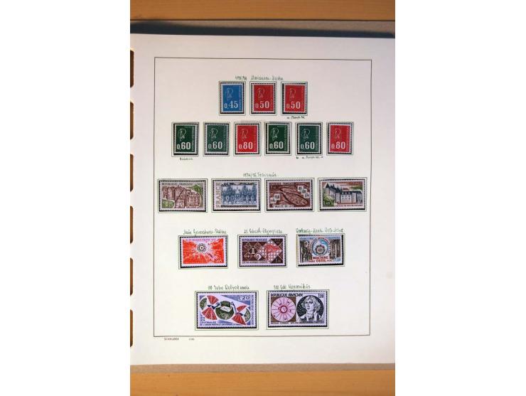 1900/75, ungebrauchte und postfrische Sammlung mit vielen besseren Werten, dabei Mi.-Nr. 96-100, 152, 220-21,  239, 241-42, 2