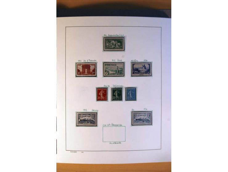 1900/75, ungebrauchte und postfrische Sammlung mit vielen besseren Werten, dabei Mi.-Nr. 96-100, 152, 220-21,  239, 241-42, 2
