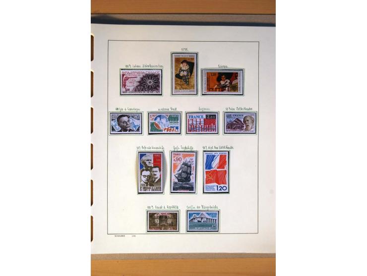 1900/75, ungebrauchte und postfrische Sammlung mit vielen besseren Werten, dabei Mi.-Nr. 96-100, 152, 220-21,  239, 241-42, 2
