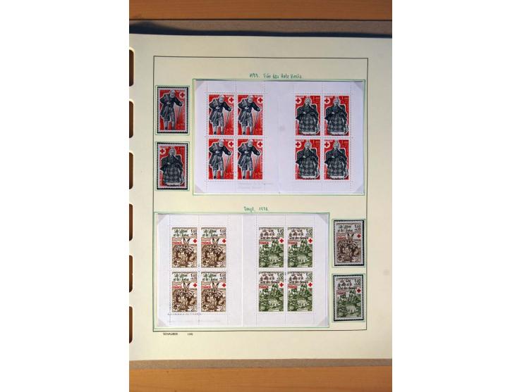 1900/75, ungebrauchte und postfrische Sammlung mit vielen besseren Werten, dabei Mi.-Nr. 96-100, 152, 220-21,  239, 241-42, 2