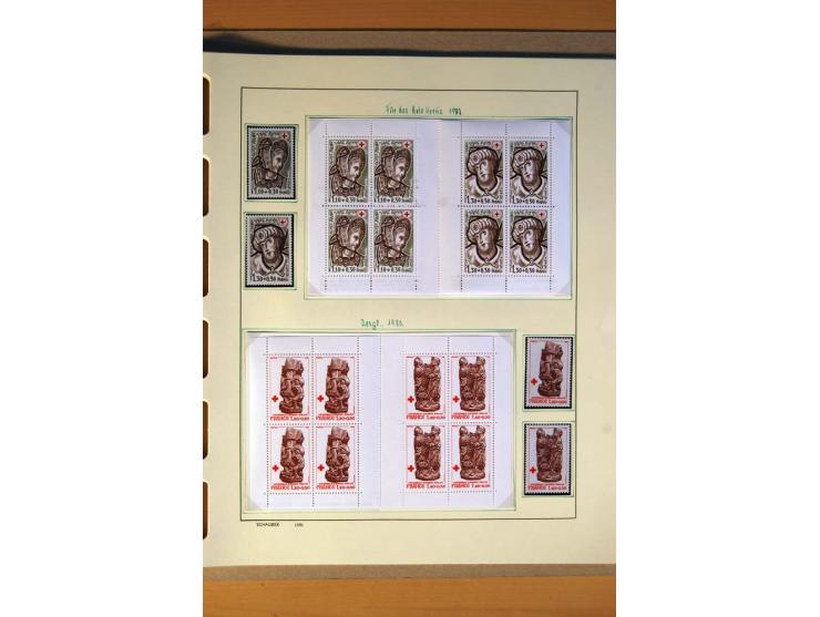 1900/75, ungebrauchte und postfrische Sammlung mit vielen besseren Werten, dabei Mi.-Nr. 96-100, 152, 220-21,  239, 241-42, 2