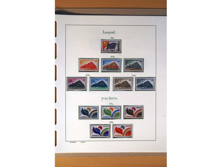 1900/75, ungebrauchte und postfrische Sammlung mit vielen besseren Werten, dabei Mi.-Nr. 96-100, 152, 220-21,  239, 241-42, 2