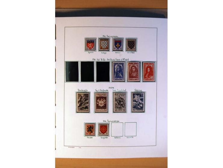 1900/75, ungebrauchte und postfrische Sammlung mit vielen besseren Werten, dabei Mi.-Nr. 96-100, 152, 220-21,  239, 241-42, 2