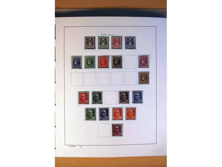 1900/75, ungebrauchte und postfrische Sammlung mit vielen besseren Werten, dabei Mi.-Nr. 96-100, 152, 220-21,  239, 241-42, 2