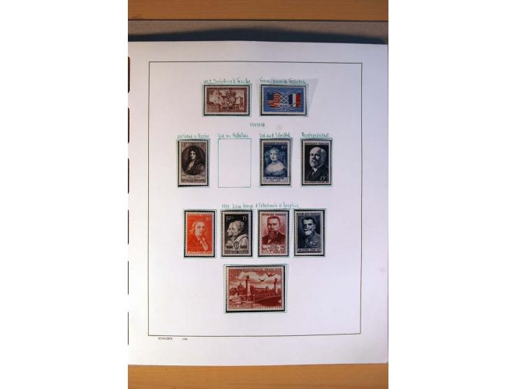 1900/75, ungebrauchte und postfrische Sammlung mit vielen besseren Werten, dabei Mi.-Nr. 96-100, 152, 220-21,  239, 241-42, 2
