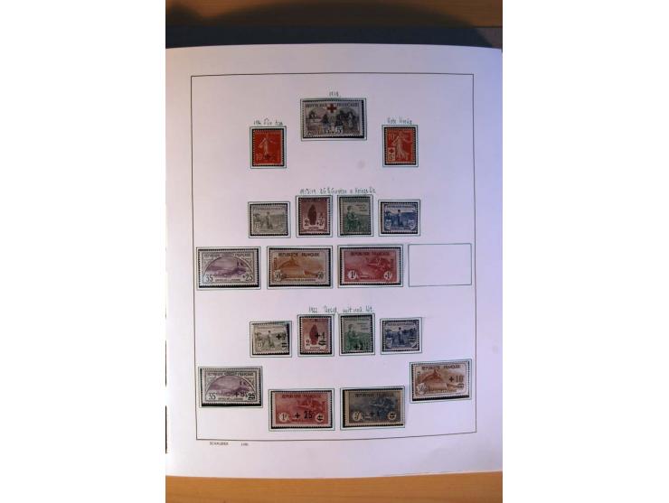 1900/75, ungebrauchte und postfrische Sammlung mit vielen besseren Werten, dabei Mi.-Nr. 96-100, 152, 220-21,  239, 241-42, 2