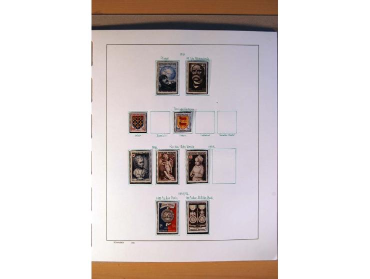 1900/75, ungebrauchte und postfrische Sammlung mit vielen besseren Werten, dabei Mi.-Nr. 96-100, 152, 220-21,  239, 241-42, 2