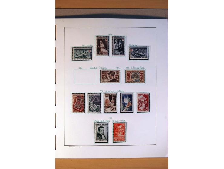 1900/75, ungebrauchte und postfrische Sammlung mit vielen besseren Werten, dabei Mi.-Nr. 96-100, 152, 220-21,  239, 241-42, 2