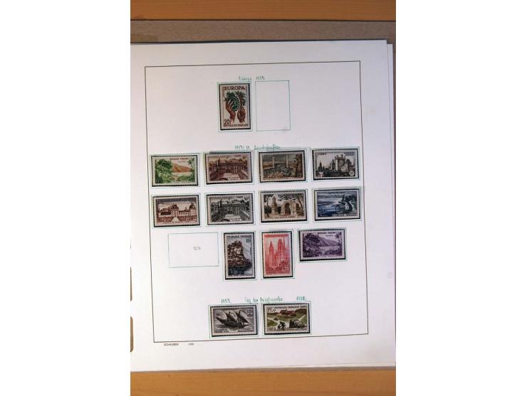 1900/75, ungebrauchte und postfrische Sammlung mit vielen besseren Werten, dabei Mi.-Nr. 96-100, 152, 220-21,  239, 241-42, 2
