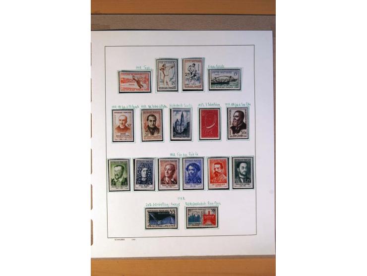 1900/75, ungebrauchte und postfrische Sammlung mit vielen besseren Werten, dabei Mi.-Nr. 96-100, 152, 220-21,  239, 241-42, 2