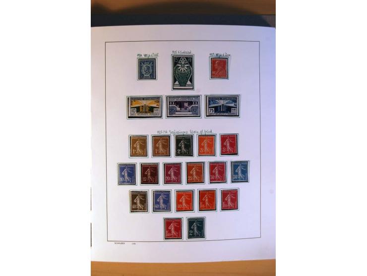 1900/75, ungebrauchte und postfrische Sammlung mit vielen besseren Werten, dabei Mi.-Nr. 96-100, 152, 220-21,  239, 241-42, 2