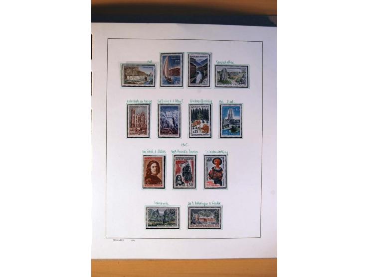 1900/75, ungebrauchte und postfrische Sammlung mit vielen besseren Werten, dabei Mi.-Nr. 96-100, 152, 220-21,  239, 241-42, 2