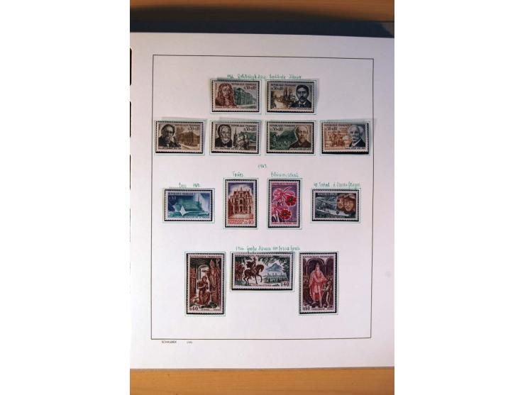 1900/75, ungebrauchte und postfrische Sammlung mit vielen besseren Werten, dabei Mi.-Nr. 96-100, 152, 220-21,  239, 241-42, 2