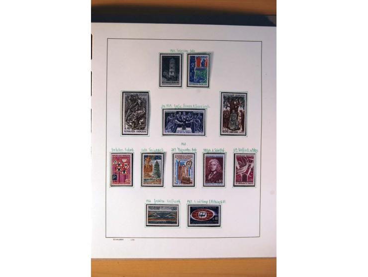 1900/75, ungebrauchte und postfrische Sammlung mit vielen besseren Werten, dabei Mi.-Nr. 96-100, 152, 220-21,  239, 241-42, 2