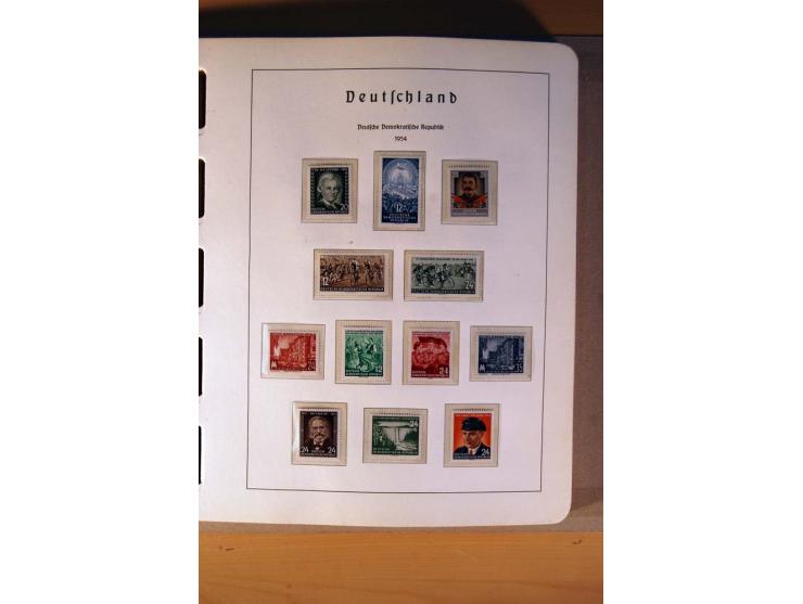 1945/90,  ungebrauchte, postfrische und gestempelte Sammlung dabei Bund/Berlin und DDR in den Hauptnummern bis 1960 augensche