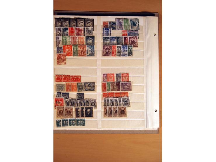 1860/1960 (ca.), ungebrauchte, postfrische und gestempelte Sammlung mit Nr. 1, Bl.1, Bl.10, schönem Teil Groszy-Aufdrucken et
