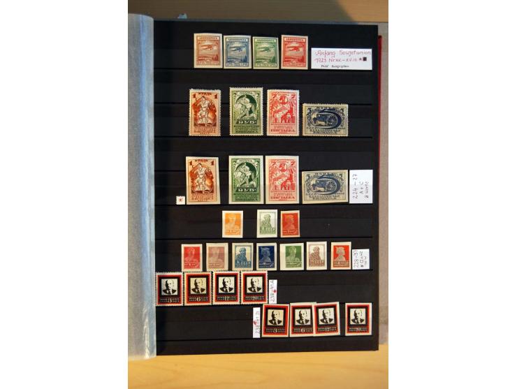 1923/1991, anfangs ungebrauchte, ab ca. 1945 postfrische Sammlung mit vielen besseren Werten, dabei Mi.-Nr. 397-401, 402-05, 