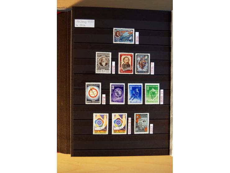 1923/1991, anfangs ungebrauchte, ab ca. 1945 postfrische Sammlung mit vielen besseren Werten, dabei Mi.-Nr. 397-401, 402-05, 