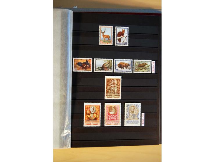 1923/1991, anfangs ungebrauchte, ab ca. 1945 postfrische Sammlung mit vielen besseren Werten, dabei Mi.-Nr. 397-401, 402-05, 