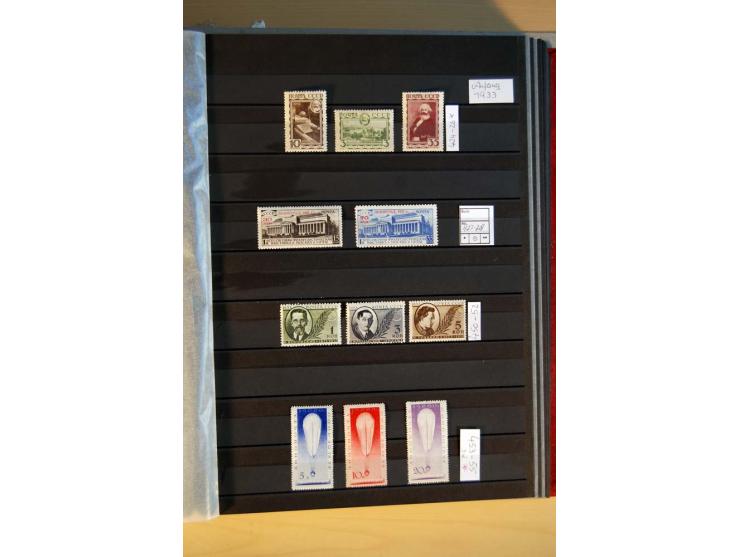 1923/1991, anfangs ungebrauchte, ab ca. 1945 postfrische Sammlung mit vielen besseren Werten, dabei Mi.-Nr. 397-401, 402-05, 